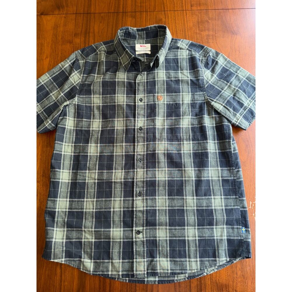 Fjallraven Men's Ovik Travel Short Sleeve Plaid Shirt Patina Green/Dark Navy L